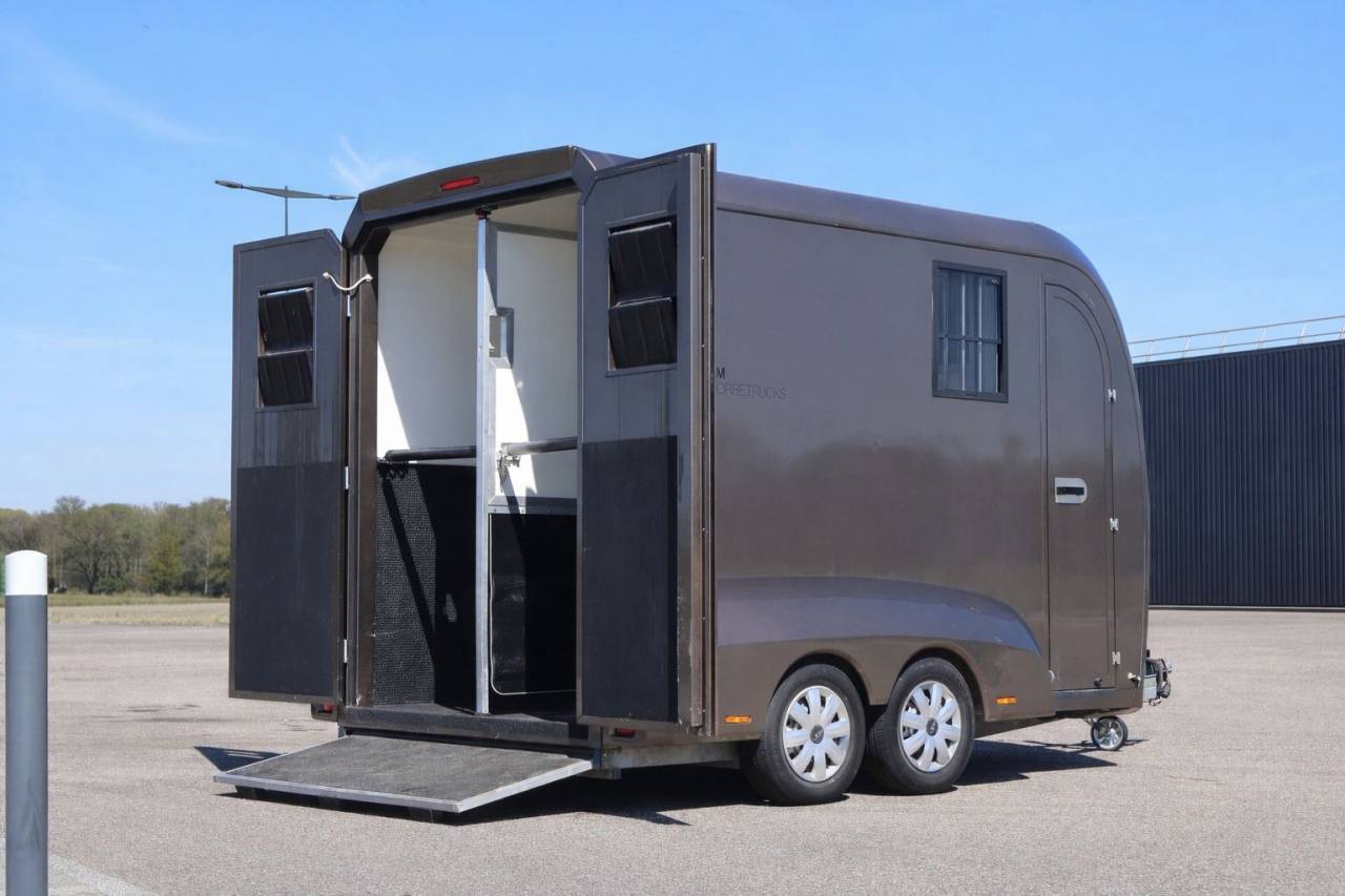 VAN STX EXCLUSIVE TRAILER STALLE 2 CHEVAUX 