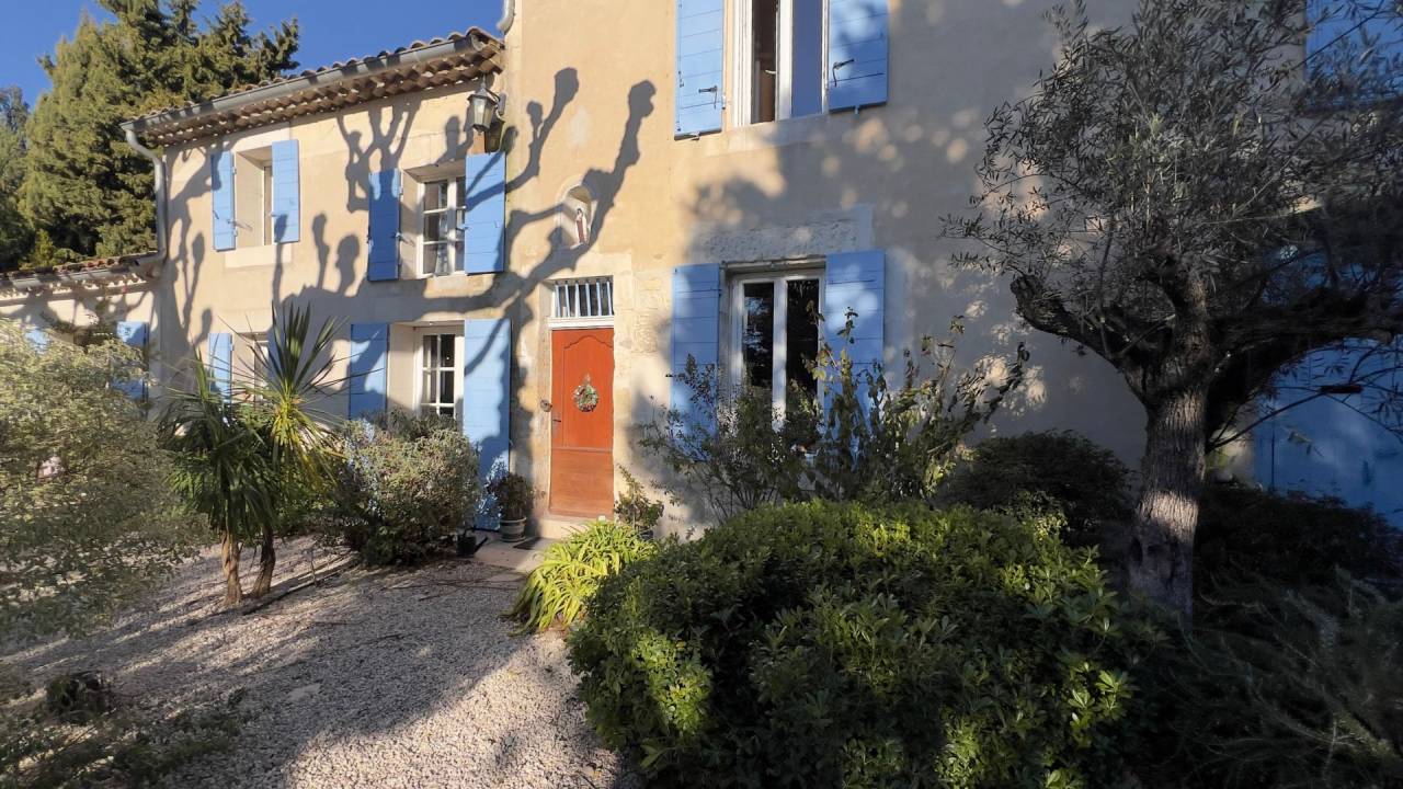  Alpilles : mas proven&ccedil;al authentique sur 5,5 hecatres 