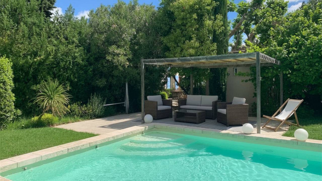  Alpilles : mas proven&ccedil;al authentique sur 5,5 hecatres 