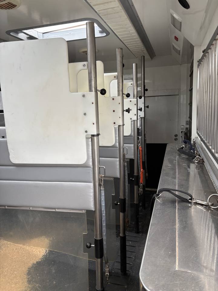 A vendre Renault  MAGNUM STX avec grand pop out 