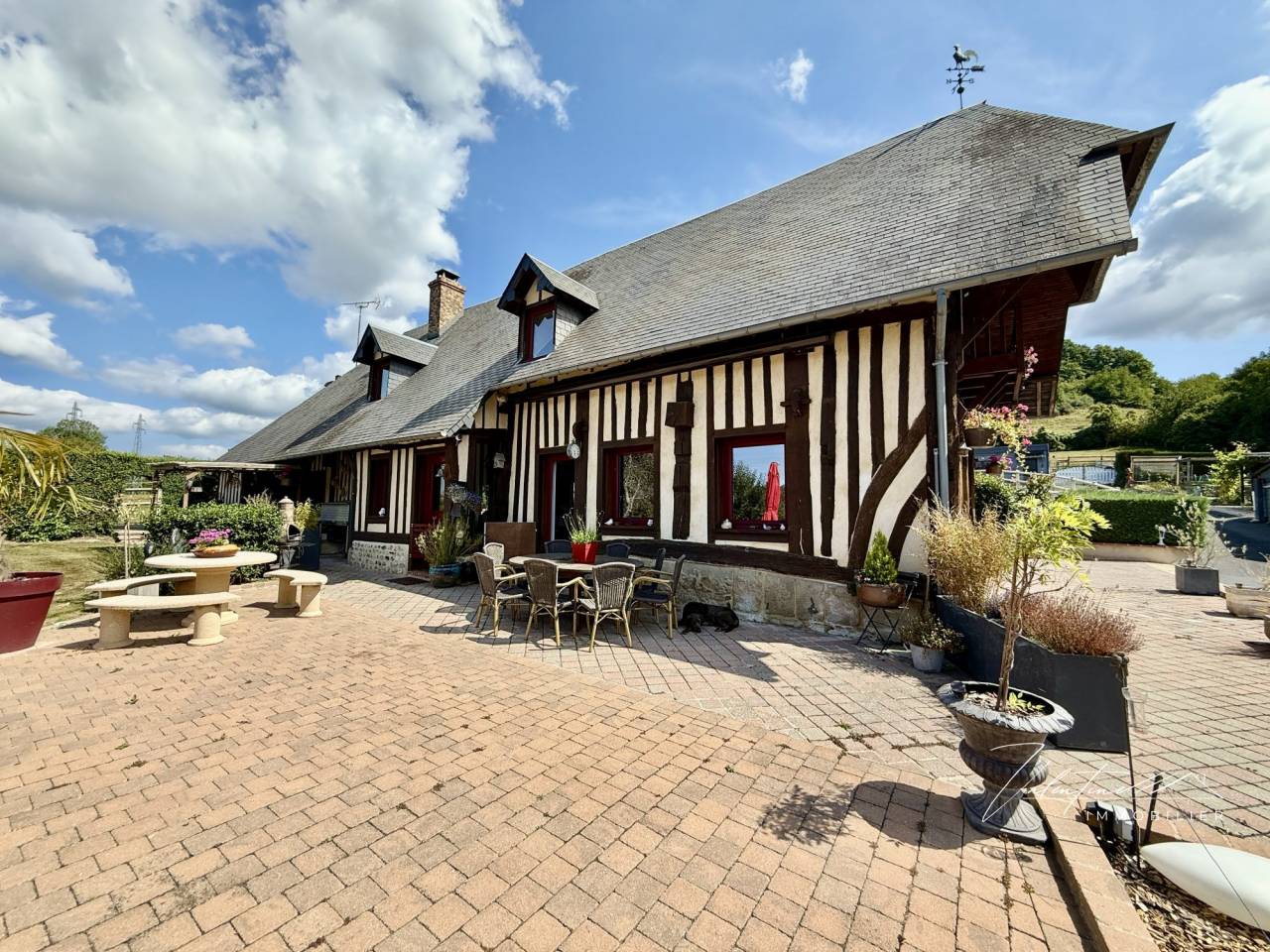 PONT L'&Eacute;V&Ecirc;QUE - PROPRI&Eacute;T&Eacute; NORMANDE AVCE BEAUCOUP DE POTENTIE