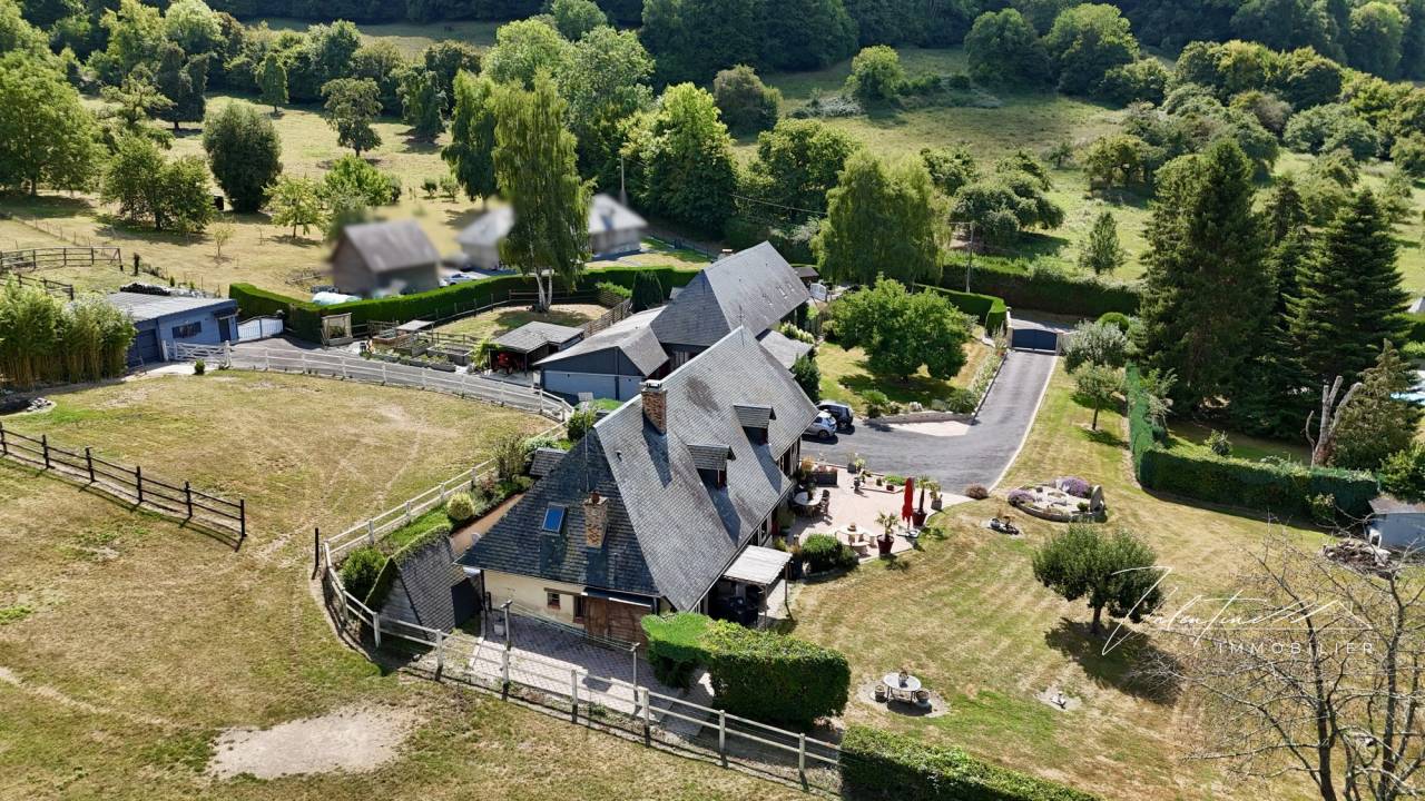 PONT L'&Eacute;V&Ecirc;QUE - PROPRI&Eacute;T&Eacute; NORMANDE - BEAUCOUP DE POTENTIEL