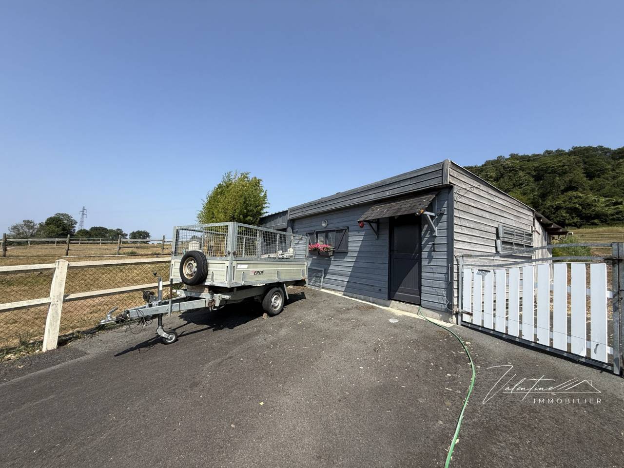 PONT L'&Eacute;V&Ecirc;QUE - PROPRI&Eacute;T&Eacute; NORMANDE - BEAUCOUP DE POTENTIEL