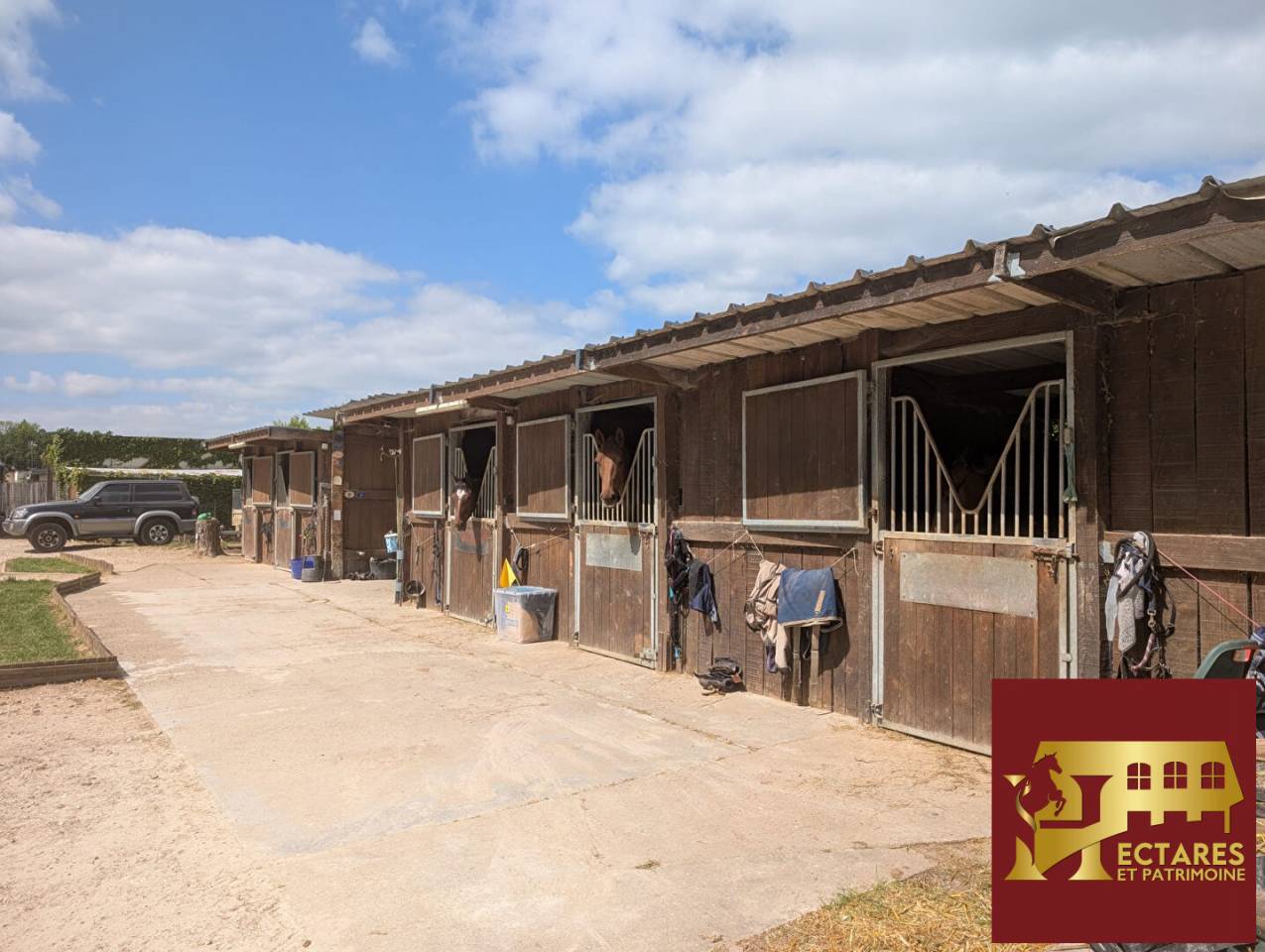 Propri&eacute;t&eacute; &eacute;questre d'exception proche Paris installations compl&egrave;tes & cadre priv