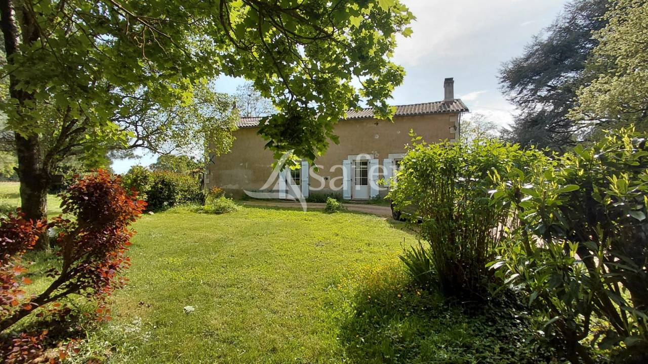 Propri&eacute;t&eacute; &eacute;questre sur environ 5 ha.