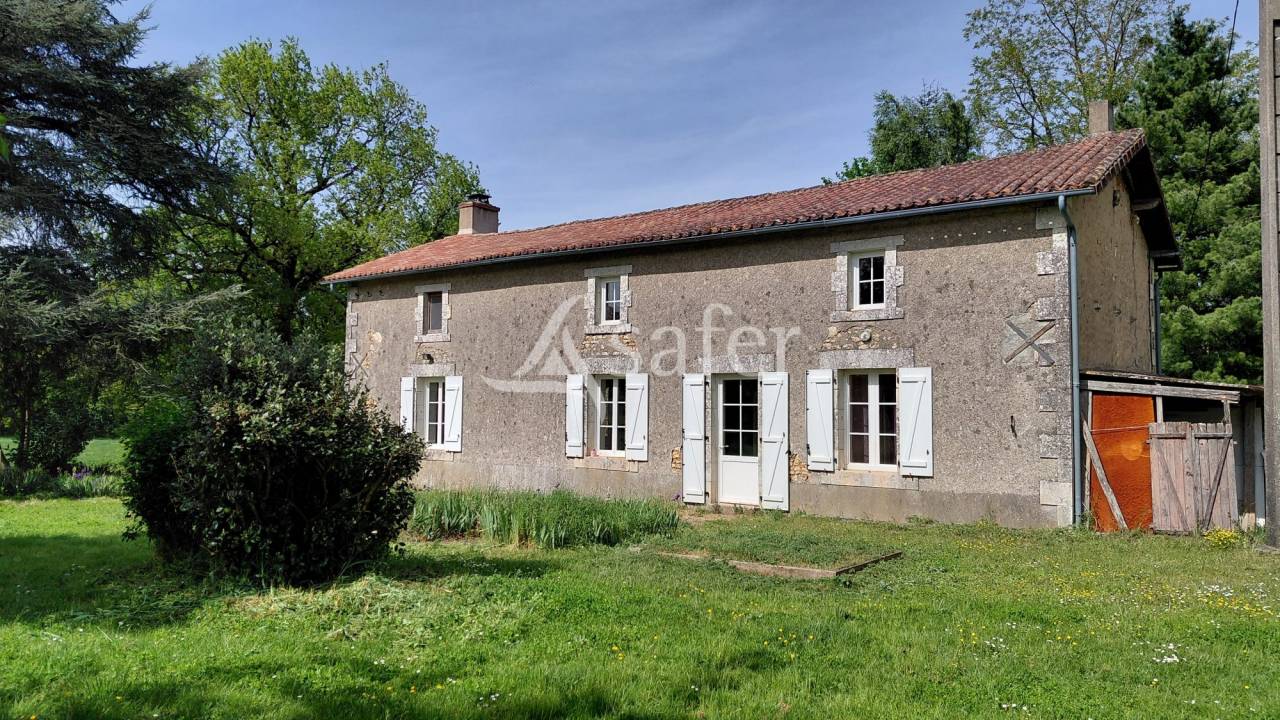 Propri&eacute;t&eacute; &eacute;questre sur environ 5 ha.