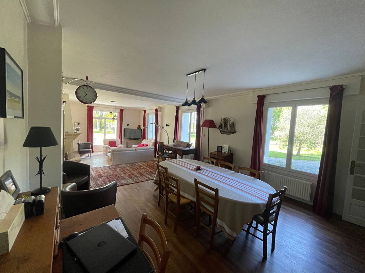 Propri&eacute;t&eacute; &eacute;questre 4,5 hectares,  Saffr&eacute; 10 pi&egrave;ce(s) 240 m2