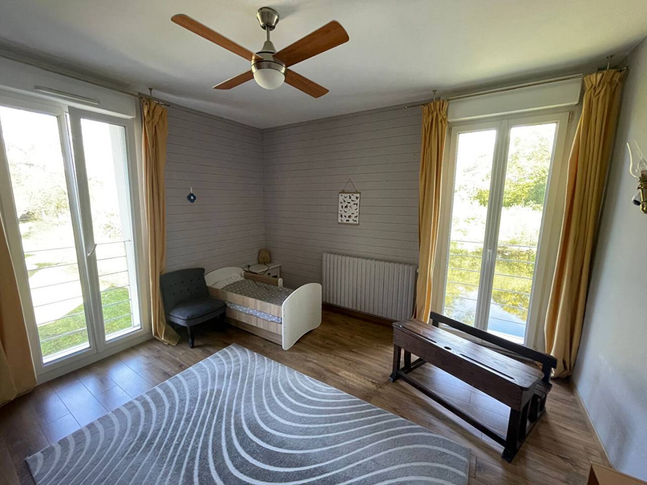 Propri&eacute;t&eacute; &eacute;questre 4,5 hectares,  Saffr&eacute; 10 pi&egrave;ce(s) 240 m2