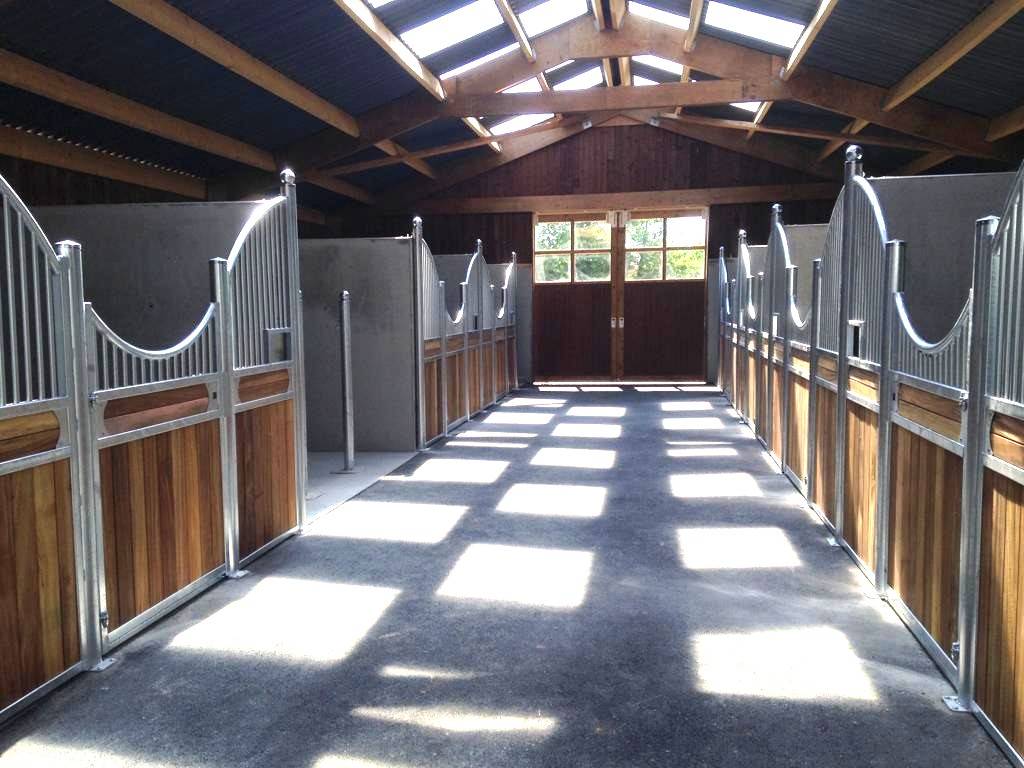 Propri&eacute;t&eacute; &eacute;questre de construction r&eacute;cente 