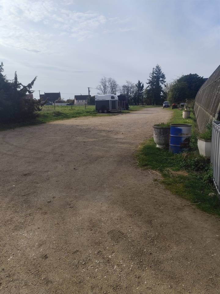 Vend petite structure &eacute;questre avec habitation 