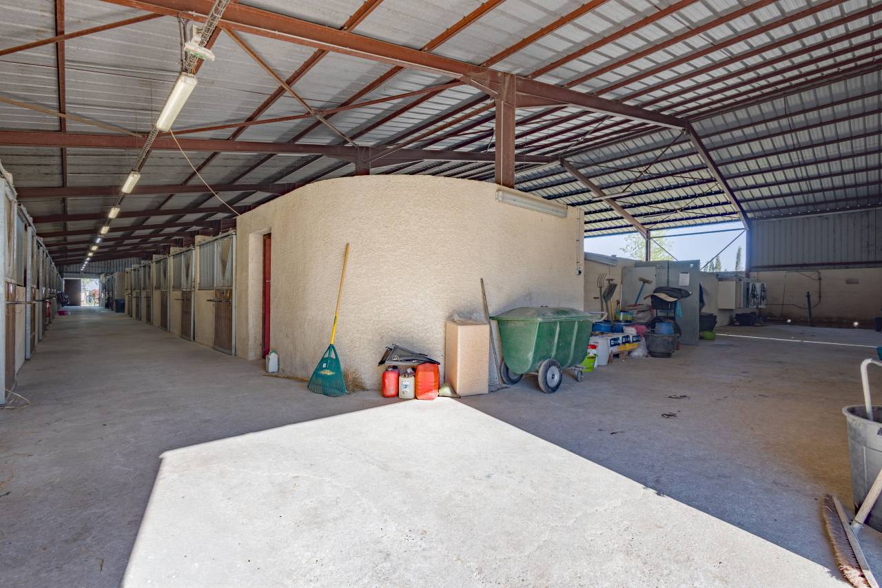 Ecurie &agrave; forte rentabilit&eacute; - Activit&eacute; de transit 