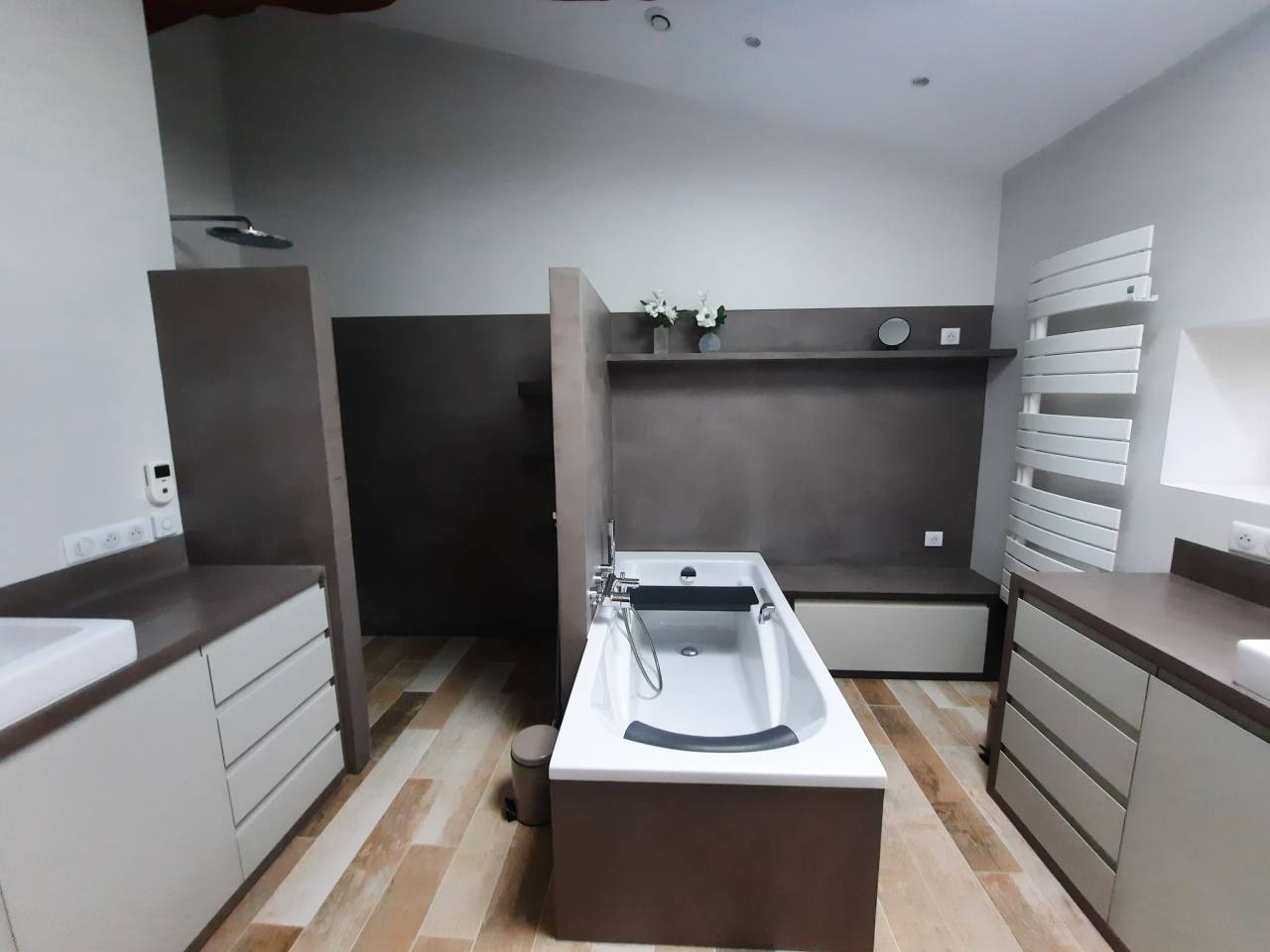 Propri&eacute;t&eacute; &eacute;questre de charme avec g&icirc;te - 15 mn de Royan